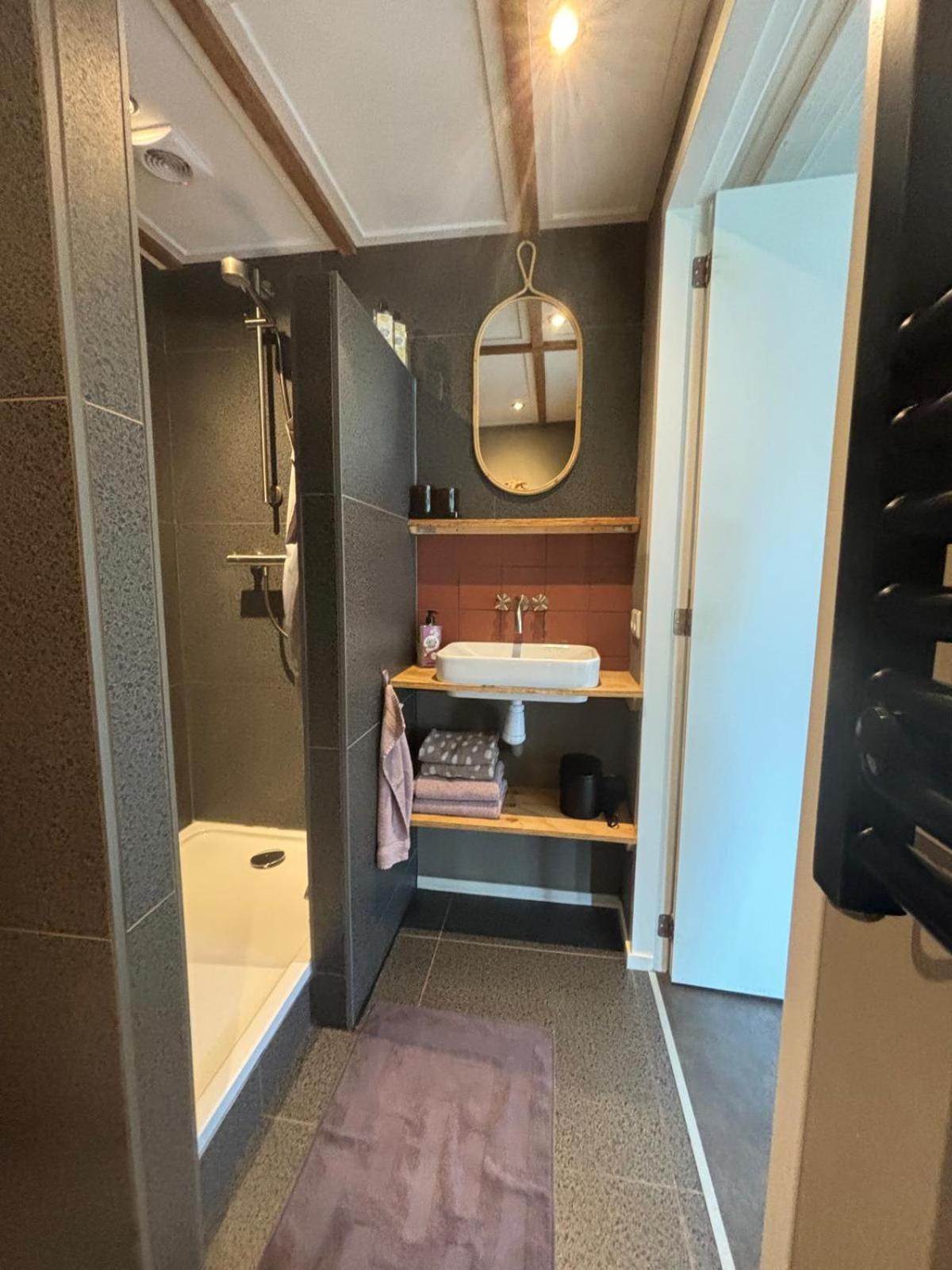 فيلا Tiny House De Smederij Peize المظهر الخارجي الصورة